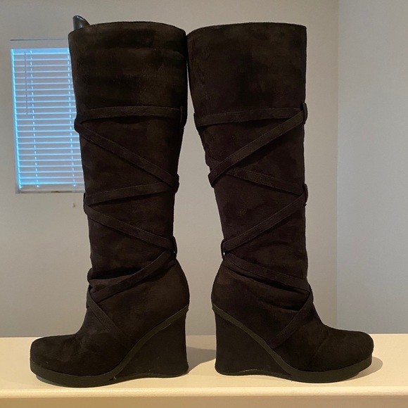 Boots - Picture 2 of 5